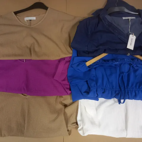 BOX OF APPROX 6 ASSORTED ITEMS OF MAISON DE NIMES CLOTHING IN VARIOUS SIZES AND STYLES