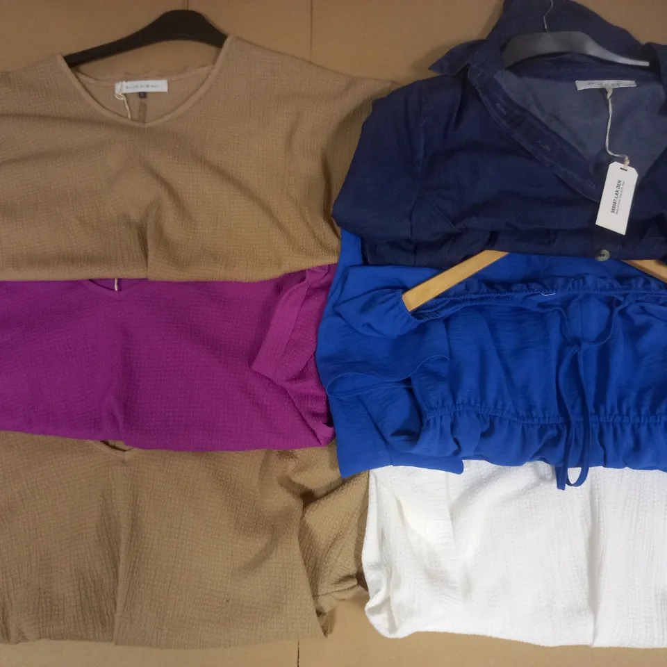BOX OF APPROX 6 ASSORTED ITEMS OF MAISON DE NIMES CLOTHING IN VARIOUS SIZES AND STYLES