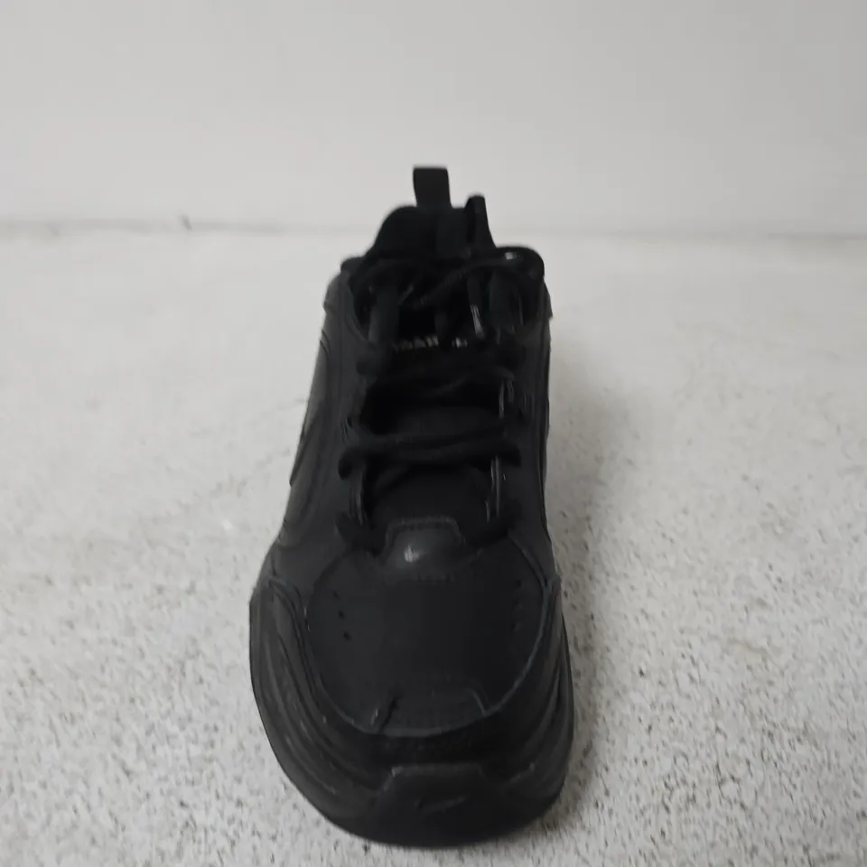 NIKE BLACK SNEAKER WITH SWOOSH – SIZE 6
