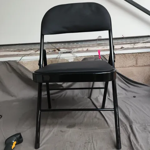 BLACK FOLDING CHAIR