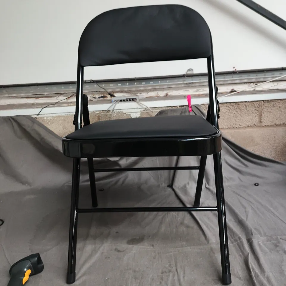 BLACK FOLDING CHAIR