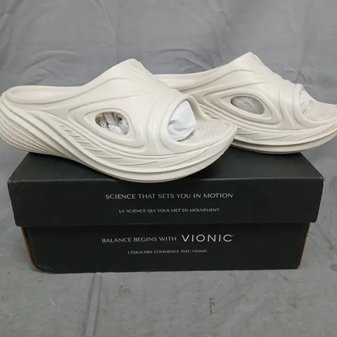 BOXED PAIR OF VIONIC MONSTER COVE SHOES IN CREAM SIZE 6