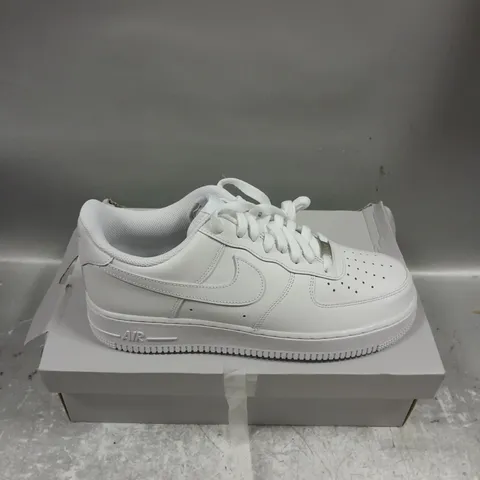 BOXED PAIR OF NIKE AIR FORCE 1 SNEAKERS IN WHITE SIZE UK 9