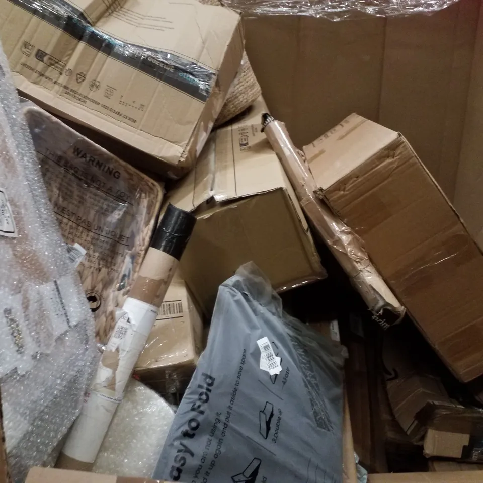 PALLET CONTAINING ASSORTED PRODUCTS INCLUDING RETRACTABLE GATE, EVAPORATIVE PURIFIER, TRUNKI RIDE-ON CHILDS SUITCASE, SEAT CUSHION & AREA RUG