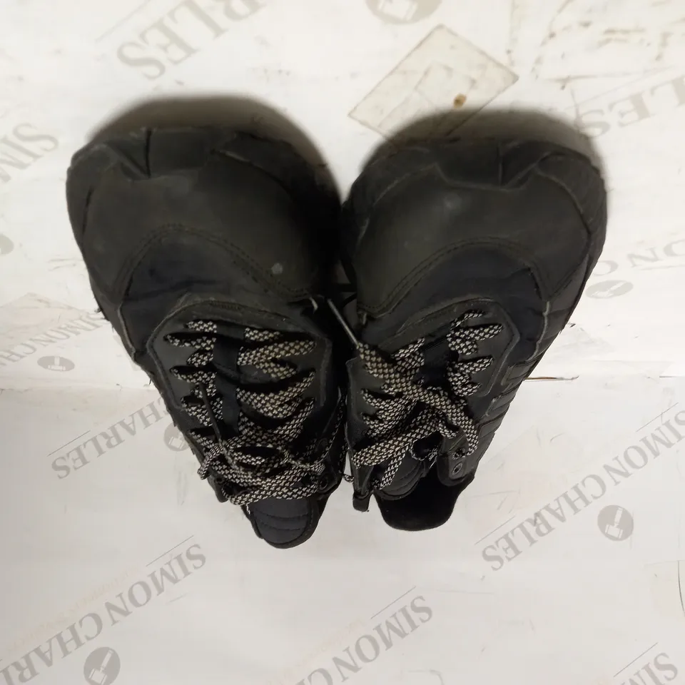 ADIDAS BLACK TRAINERS UK SIZE 10