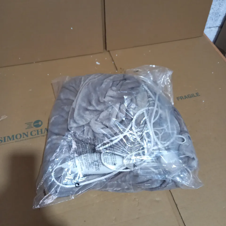 COZEE HOME HEATED PLUSH WEARABLE BLANKET IN GREY