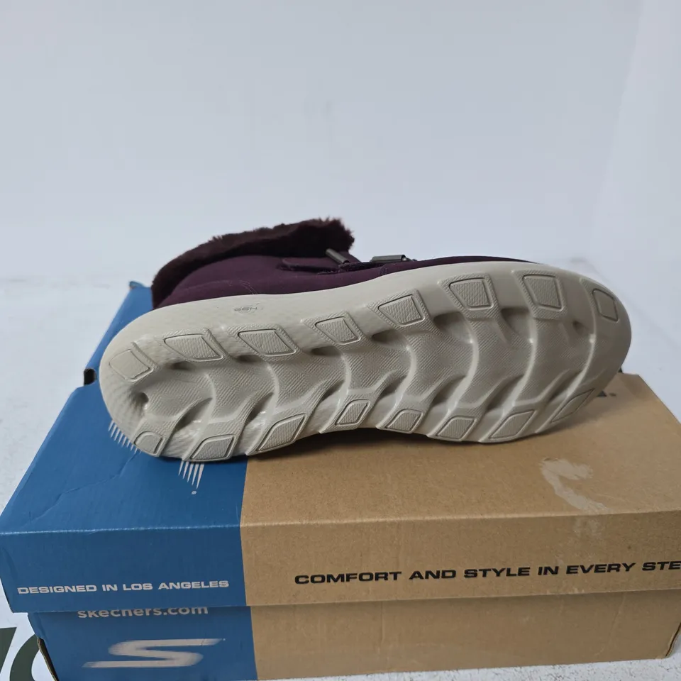 SKECHERS ON THE GO BURGUNDY SIZE 6 BOXED