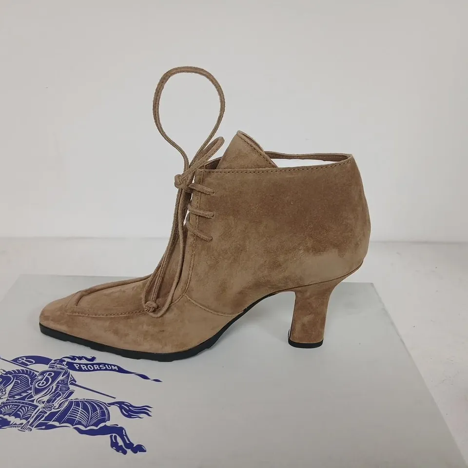 BURBERRY WOMEN'S SUEDE LACE-UP ANKLE BOOT – UK 6 (EU 39) JUTE