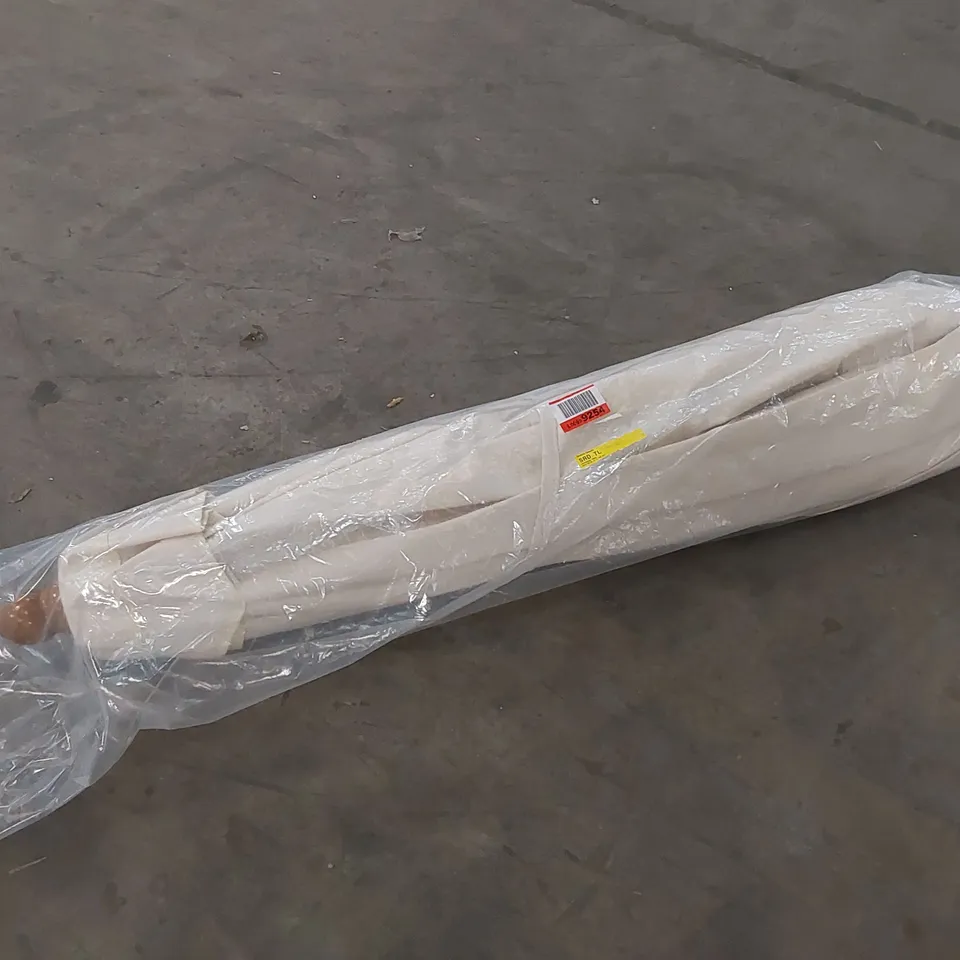 BAGGED PLAINVIEW 2.5m TRADITIONAL PARASOL 