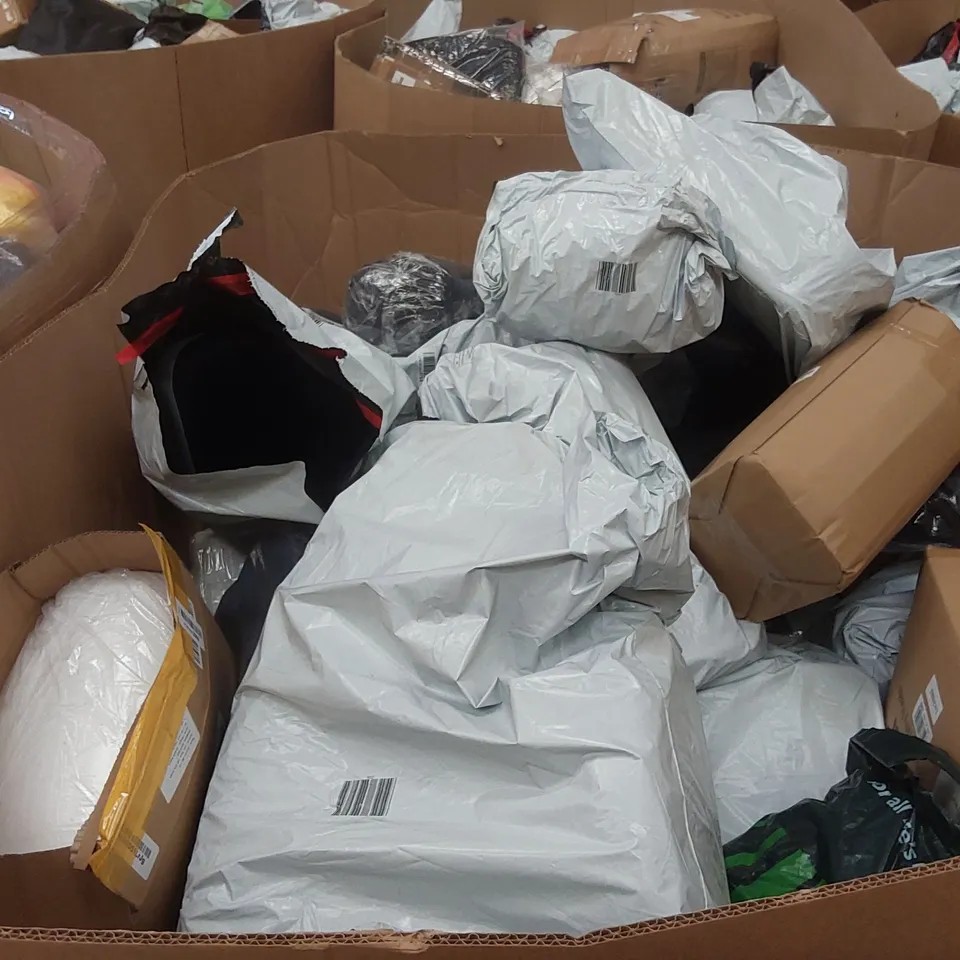 PALLET TO CONTAIN A LARGE ASSORTMENT OF PILLOWS, CUSHIONS AND RELATED PRODUCTS 