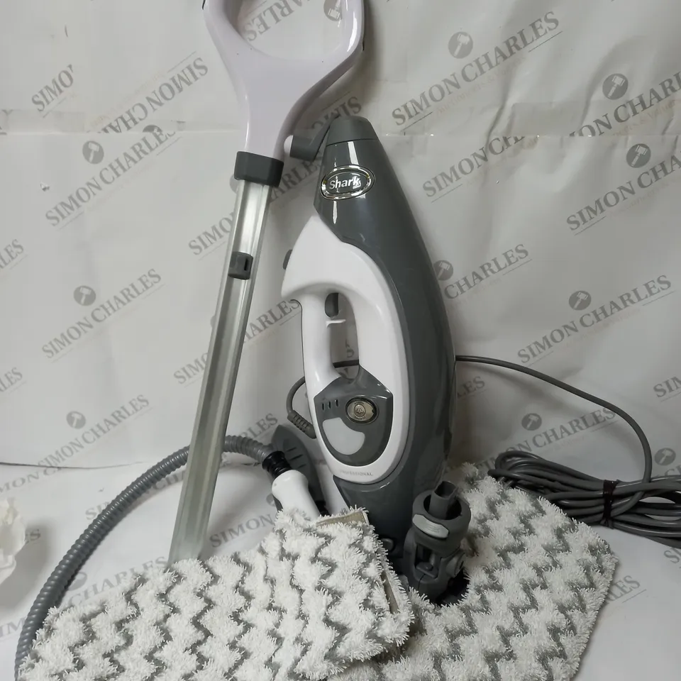 SHARK FLOOR AND HANDHELD STEAM CLEANER S6005