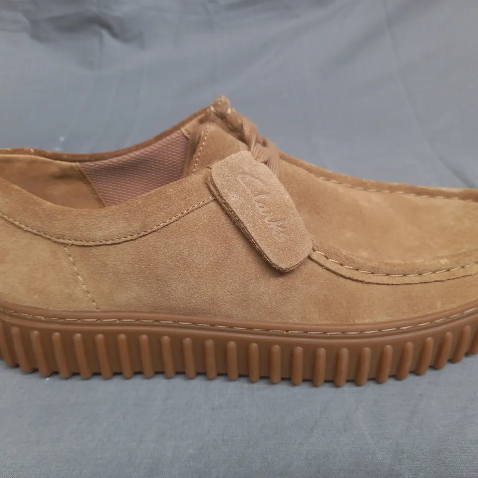 PAIR OF CLARKS SHOES IN TAN SIZE UK 8