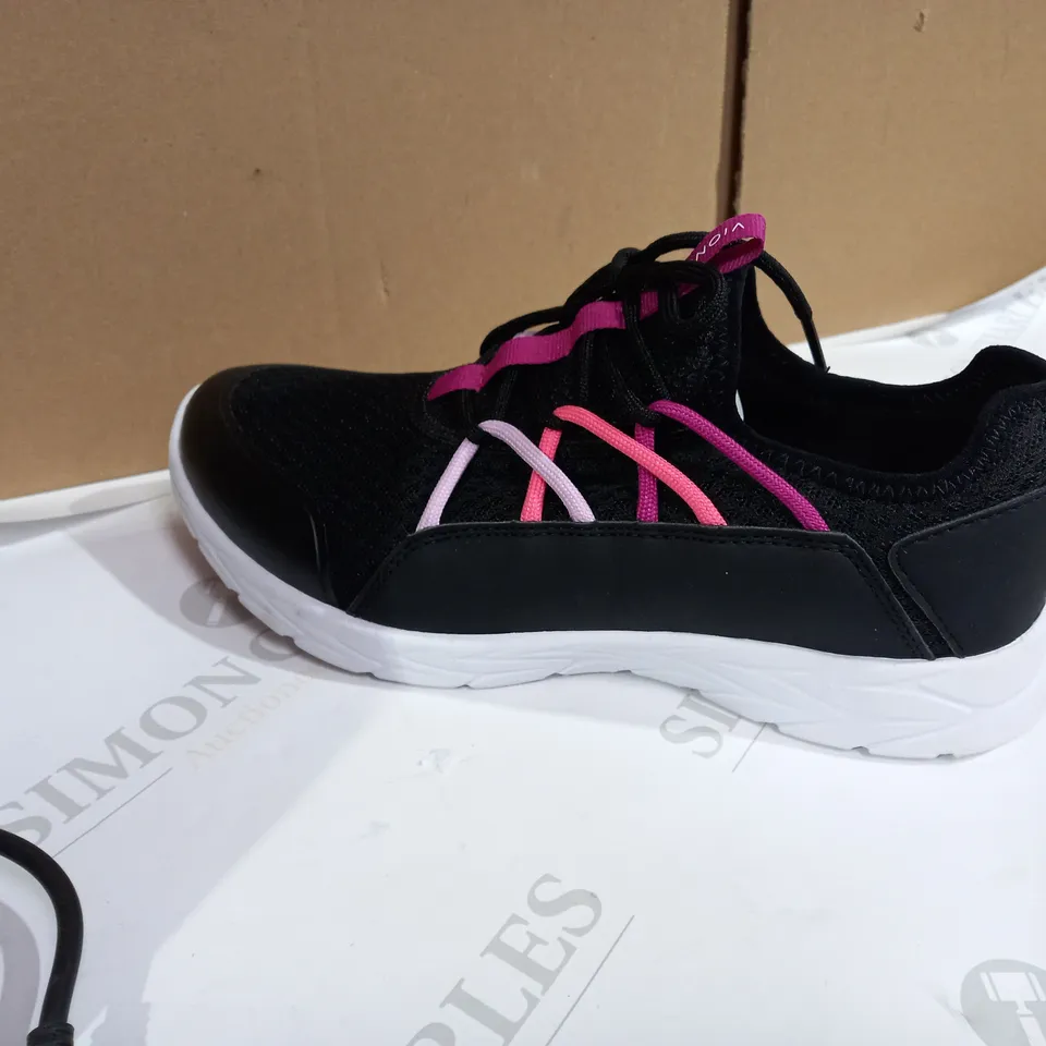 VIONIC BLACK RUNING SHOES SIZE 6