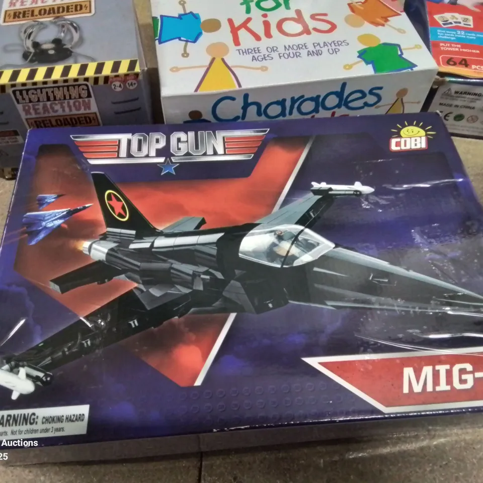 BOX OF APPROXIMATELY 10 KIDS BOXED TOYS TO INCLUDE: TOP GUN PLANE, CHARADES FOR KIDS, VTECH SECRET SAFE DIARY, UNO EXTREME, DON'T SAY IT GAME ETC.