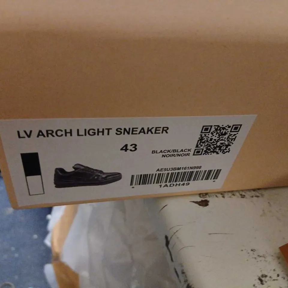 LOUIS VUITTON ARCH LIGHT SNEAKER – BLACK/BLACK (EU 43) UK 9.5 