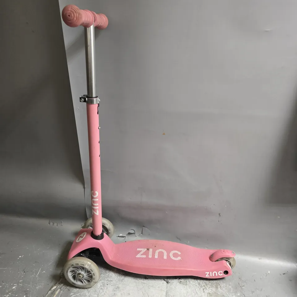 ZINC 3 WHEELED SCOOTER IN PINK