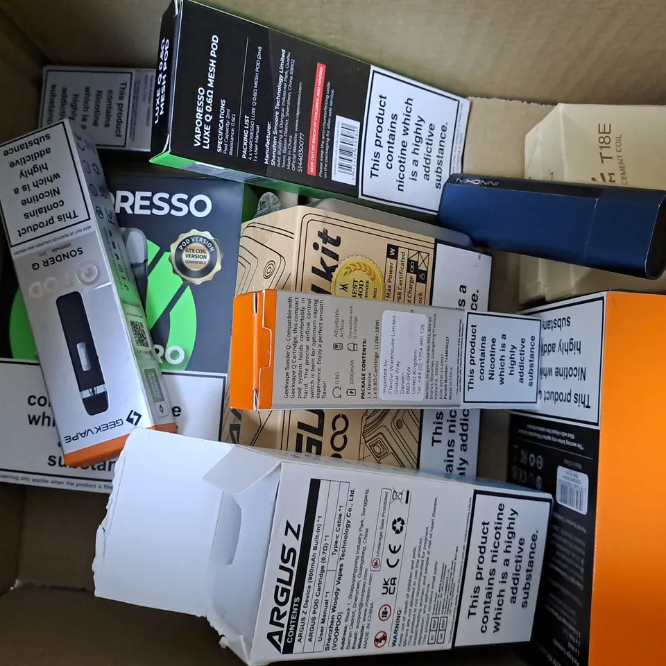 APPROXIMATELY 10 ASSORTED E-CIGARETTE PRODUCTS TO INCLUDE GEEKVAPE B100 KIT, VOOPOO ARGUS GT II KIT, VAPORESSO LUXE X PRO 