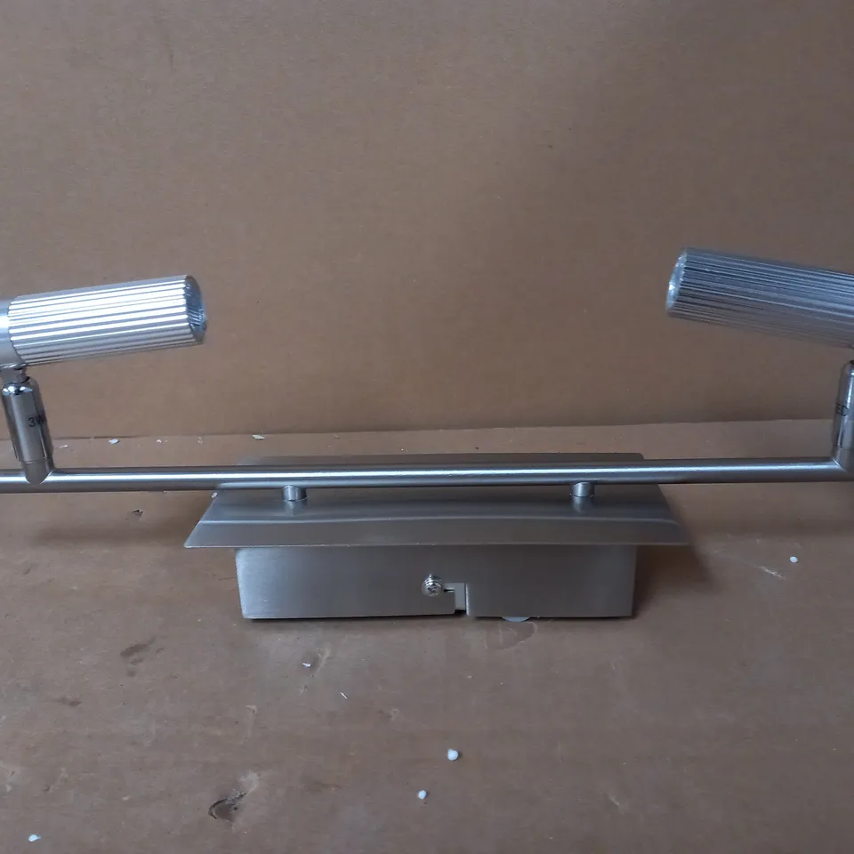 ALUMINIUM SATIN CHROME FINISH WALL LIGHT