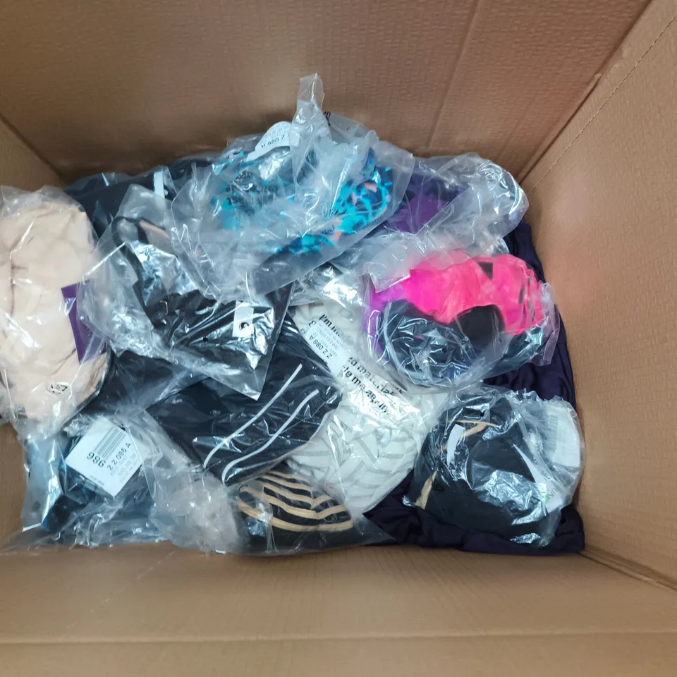 BOX OF APPROXIMATELY 20 CLOTHING ITEMS TO INCLUDE JEANS, DRESSES AND SWIMWEAR IN VARIOUS COLOURS, SIZES AND STYLES