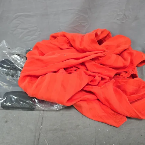 BOX OF APPROXIMATELY 5 ASSORTED HOUSEHOLD ITEMS TO INCLUDE THROW, APRICOT TOP IN RED UK 12, ETC - COLLECTION ONLY