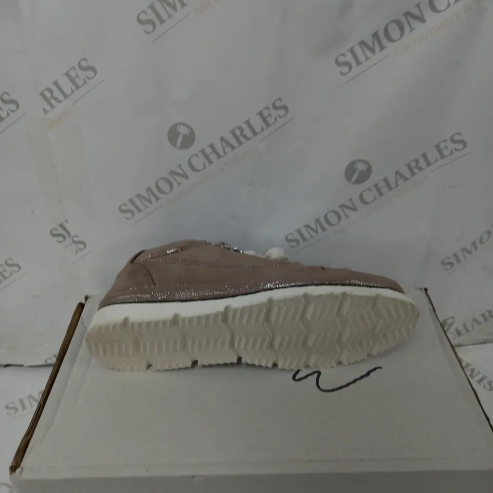 BOXED PAIR OF MODA IN PELLE ARIELA TRAINER TAUPE SIZE 6