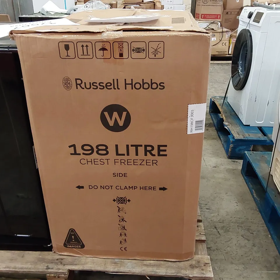 BOXED RUSSELL HOBBS RH198CF3003 198L CHEST FREEZER - BLACK