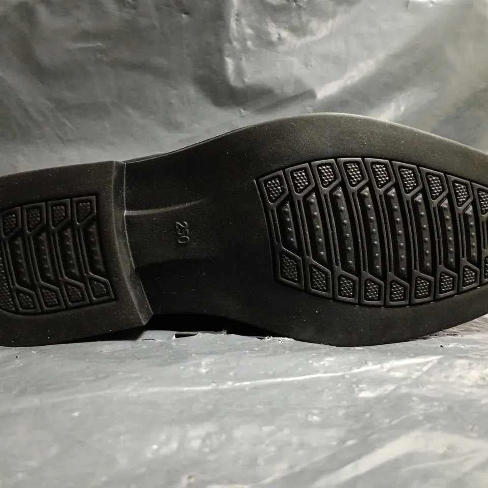 BOXED PAIR OF UNBRANDED LOAFERS IN GLOSSY BLACK ASIAN SIZE 250