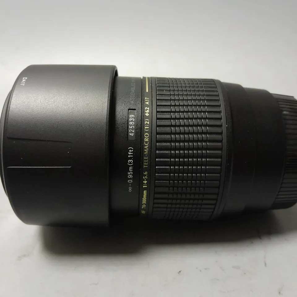 TAMRON AF70-300mm 1:4-5.6 TELE-MACRO (1:2) CAMERA LENS