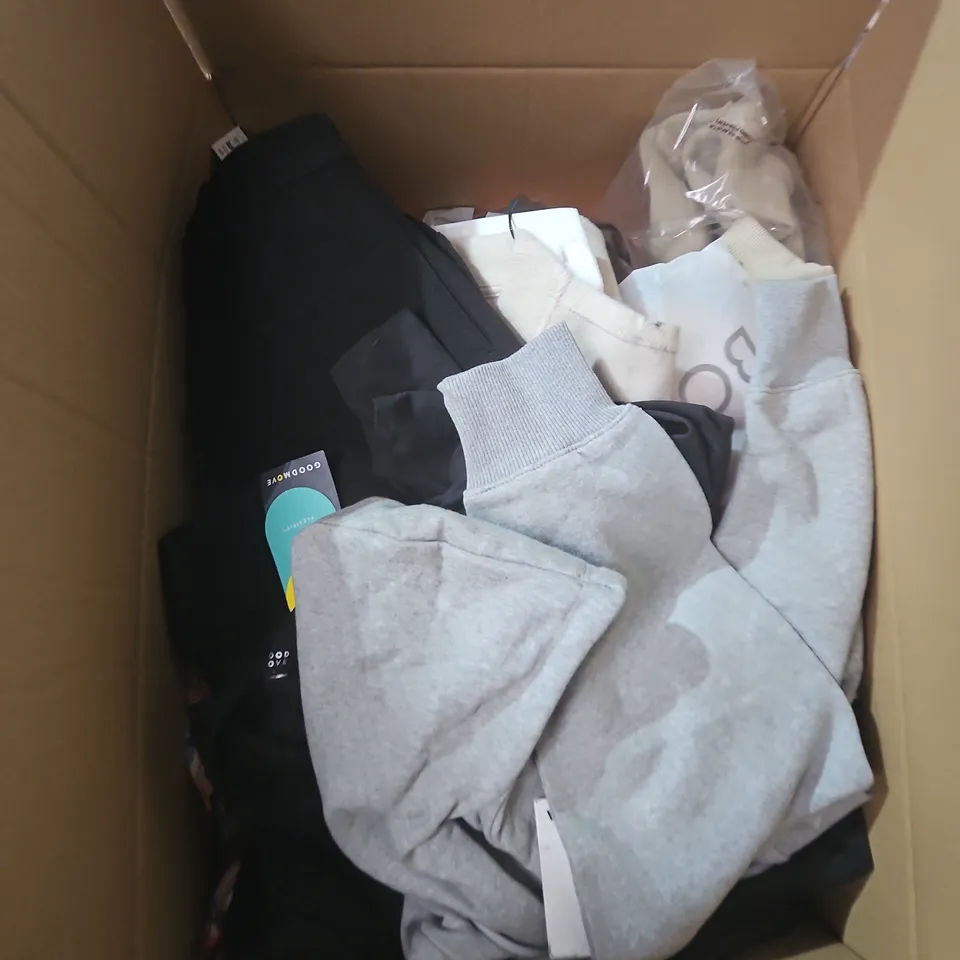 LARGE BOX OF APPROXIMATELY 25 ASSORTED CLOTHING ITEMS IN VARIOUS COLOURS, STYLES AND SIZES - COLLECTION ONLY