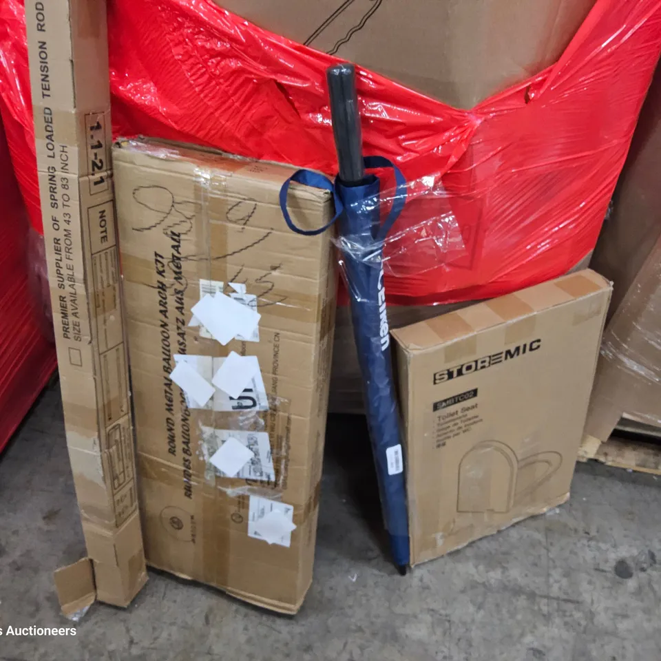 PALLET OF ASSORTED ITEMS TO INCLUDE, BASKET BALL SET, TENSION BAT, UMBRELLA, TOILET SEATS, BALLOON ARCH KIT.
