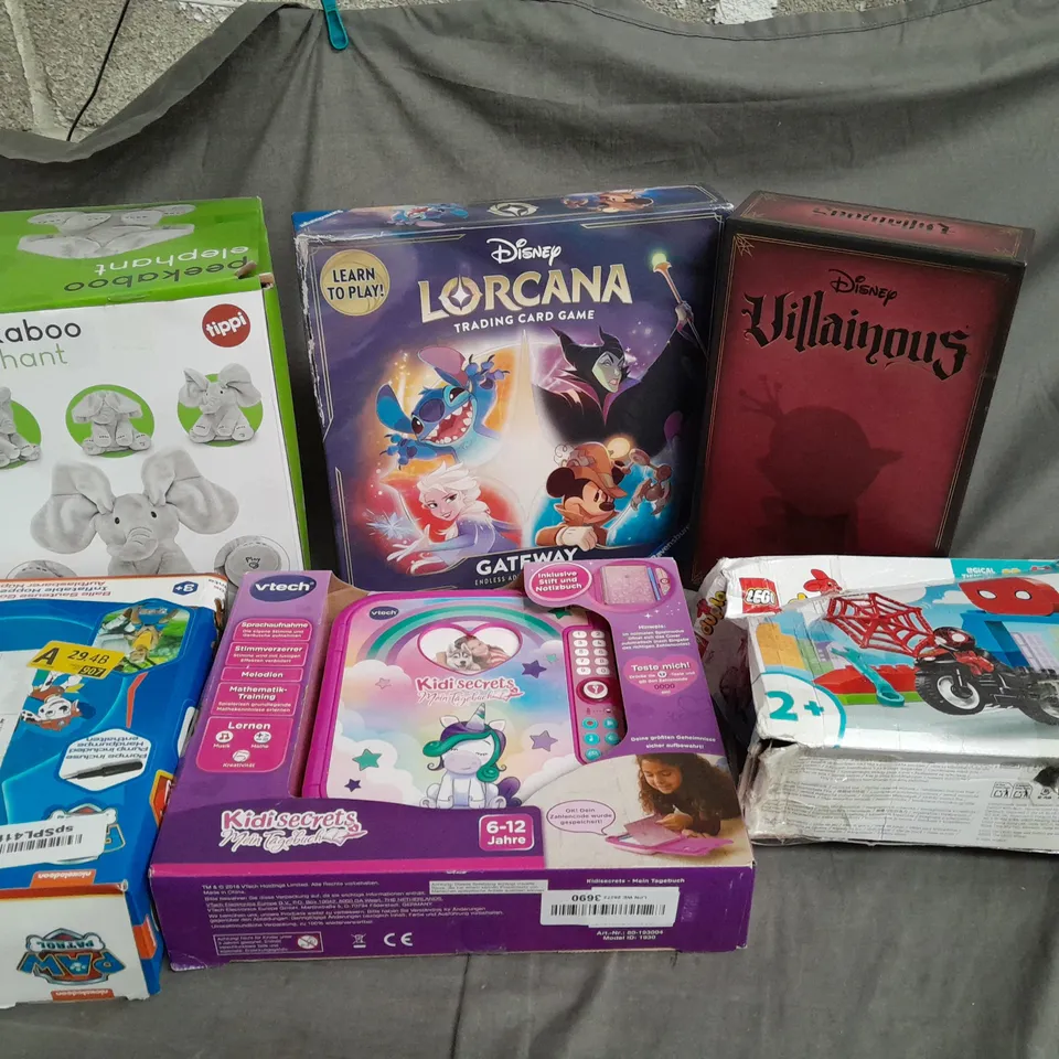 APPROXIMATELY 6 ASSORTED TOYS TO INCLUDE DISNEY LORCANA TRADING GAME, DISNEY VILLAINOUS SUAGAR AND SPITE, VTECH KIDS SECRETS DIARY, PEEKABOO ELEPHANT