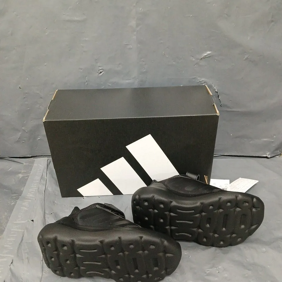 BOXED PAIR OF ADIDAS TENSAUR RUN 3.0 BLACK UK 10K
