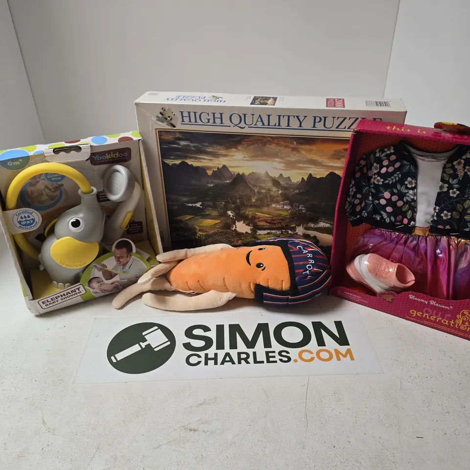 APPROXIMATELY 25 ASSORTED TOYS, GAMES, GIFTS AND NOVELTIES TO INCLUDE ELEPHANT BABY SHOWER, 2000 PIECE PUZZLE, CARROT PLUSH, ETC - COLLECTION ONLY