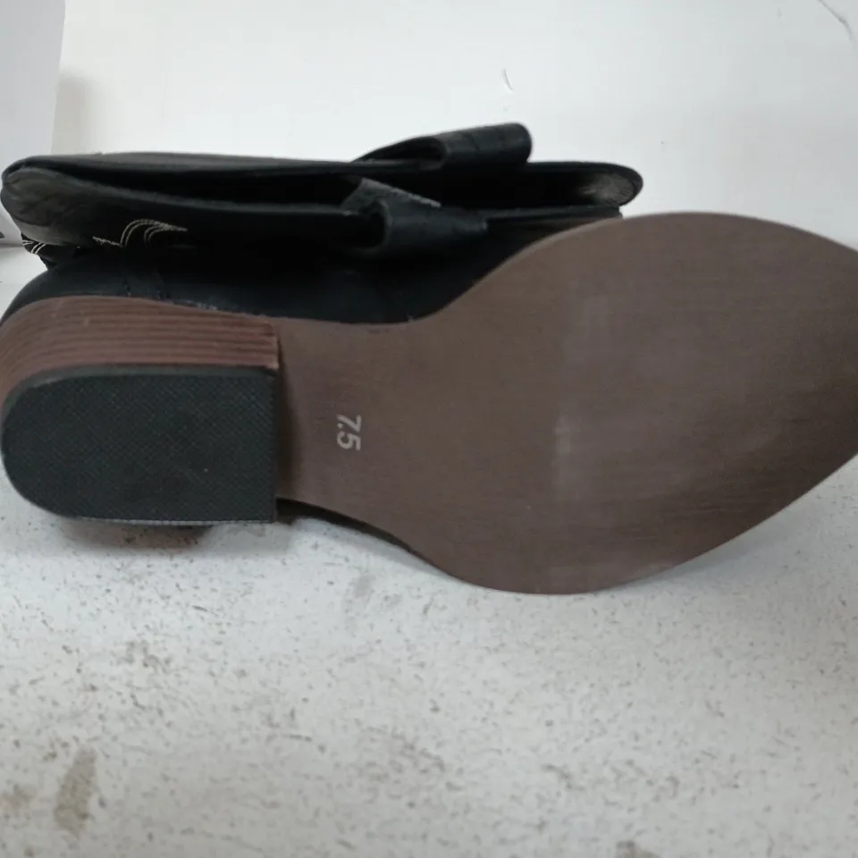 DREAM PAIRS BLACK SIZE 38.5