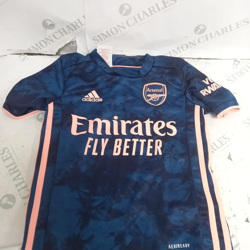 ARSENAL SUPPORTER T-SHIRT IN BLUE & PINK SIZE 7-8YRS