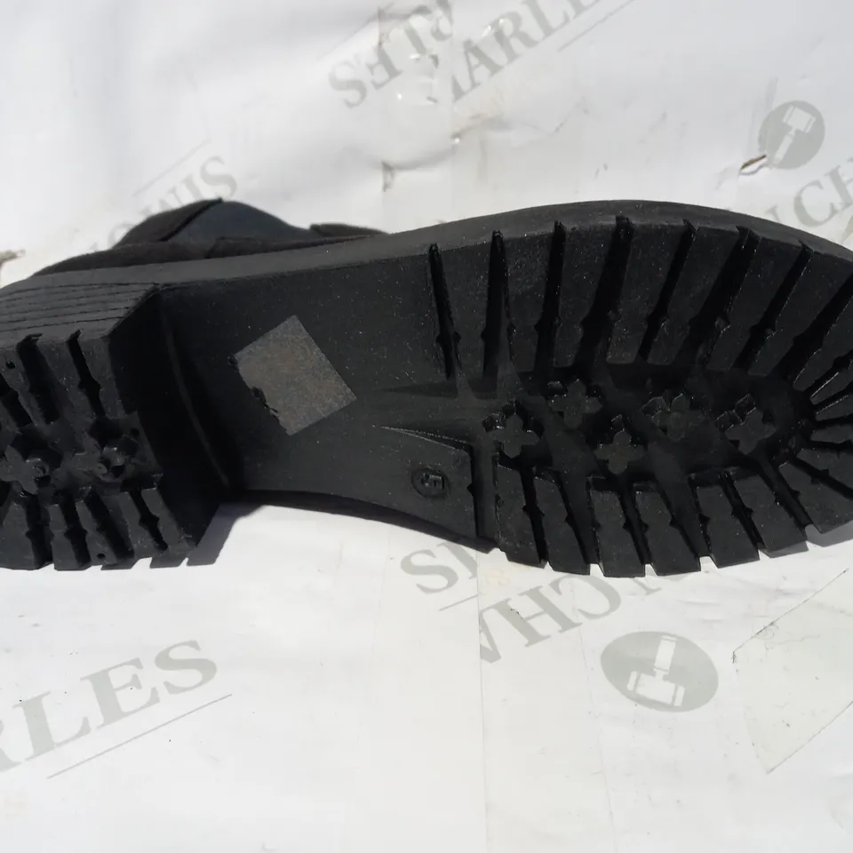 BOXED PAIR OF DESIGNER FAUX SUEDE ANKLE BOOTS IN BLACK UK SIZE 5