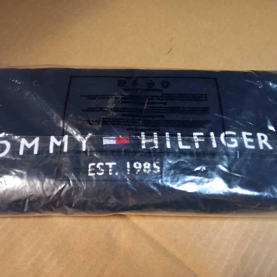 PACKAGED TOMMY HILFIGER LOGO TEE - LARGE