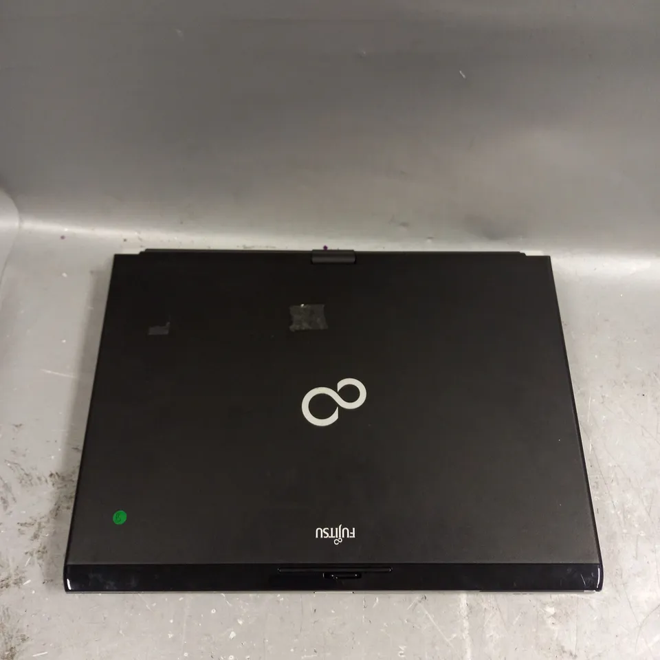 FUJITSU LIFEBOOK T900 LAPTOP IN BLACK/SILVER