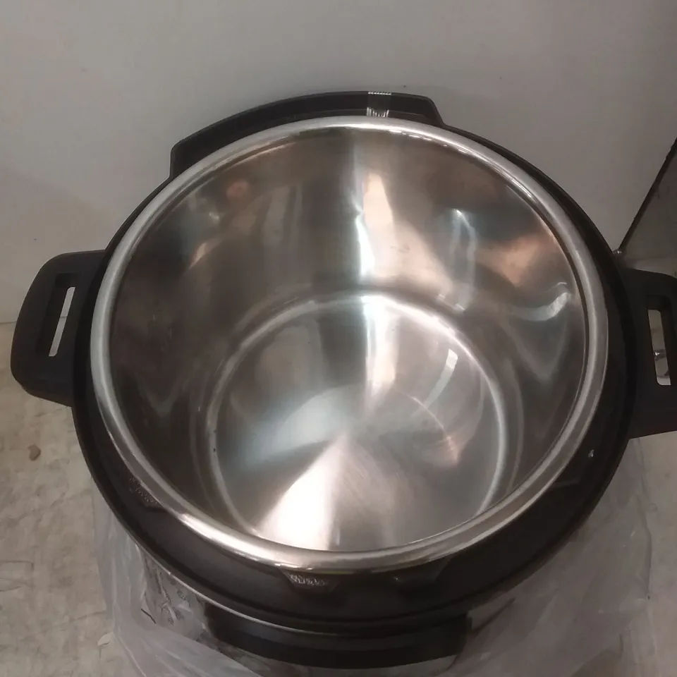 INSTANT POT DUO PRESSURE COOKER