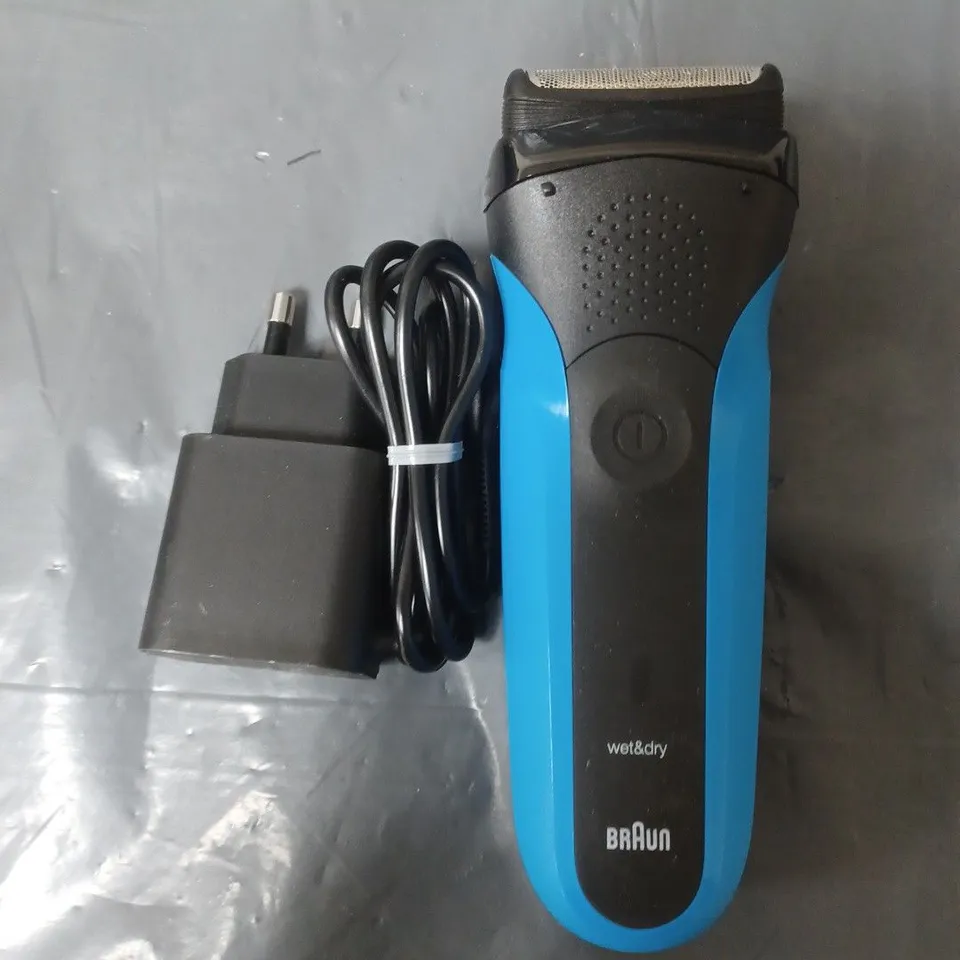 BOXED BRAUN SERIES 3 3-FLEX SHAVER