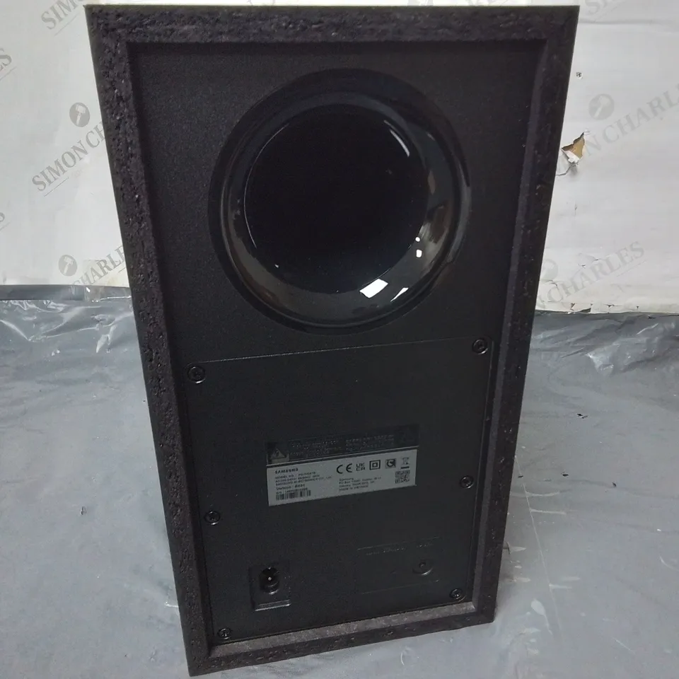 SAMSUNG HW-Q600 SOU DBAR AND SUBWOOFER