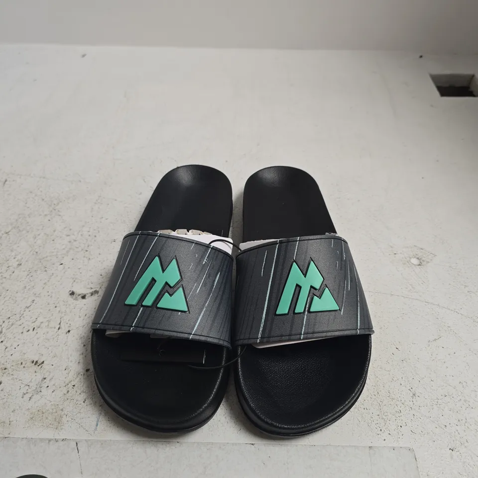 PAIR OF MONTIREX SLIDERS - SIZE 5