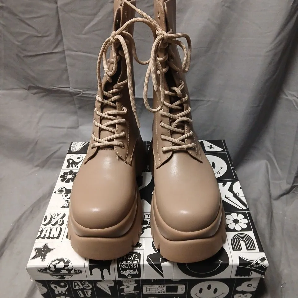 BOXED COSTAL CRUISER VILUN ANKLE BOOTS IN SAND - UK 6