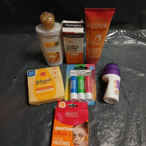 APPROXIMATELY 15 ASSORTED HEALTH & BEAUTY PRODUCTS TO INCLUDE HONEY SOAP, EYE GEL PATCHES, LIP BALM ETC 