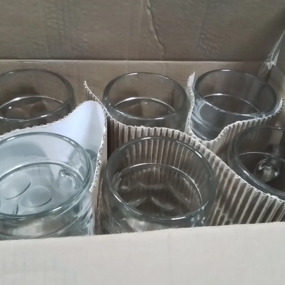 BOX CONTAINING 6 LARGE 2 PINT GLASS TANKARDS 