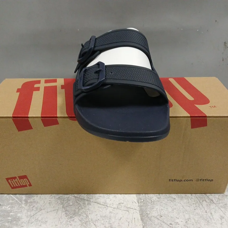 BOXED PAIR OF FITFLOP IQUSHION TWO-BAR BUCKLE SLIDERS IN MIDNIGHT NAVY SIZE UK 6