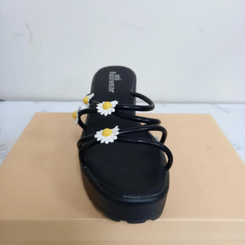 BRAND NEW BOXED PAIR OF KOI VEGAN LEATHER BLOOMING DAISY OASIS STRAPPY SLIDERS IN BLACK UK SIZE 6