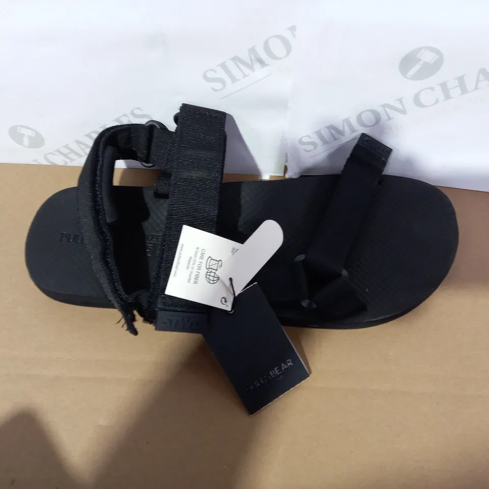 PAIR OF PULL&BEAR BLACK SANDALS SIZE 45