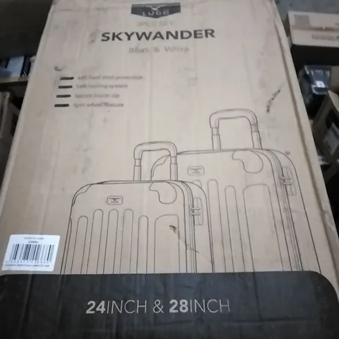 BOXED LUGG SKYWANDER HARDSHELL SUITCASE - BLACK & WHITE 