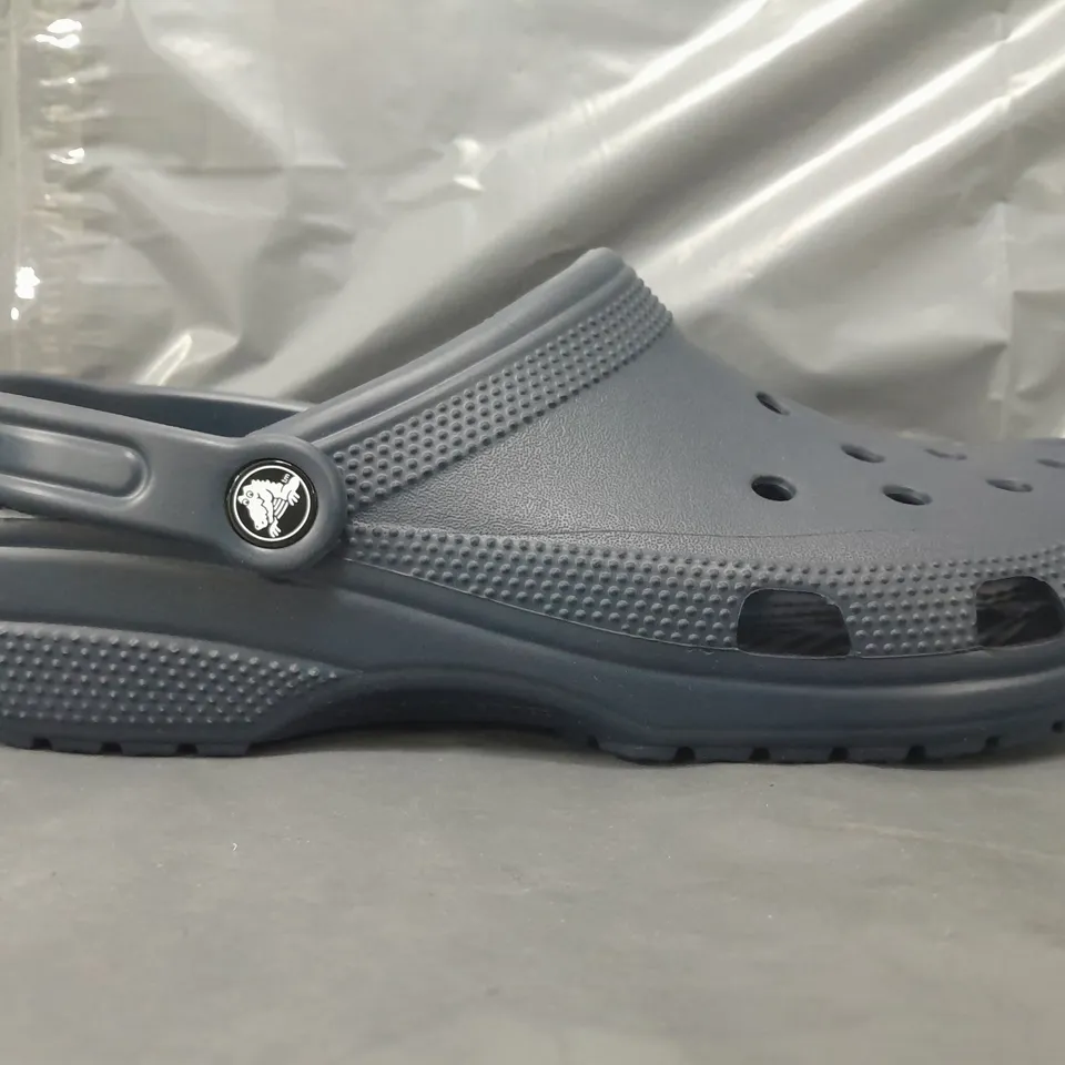 PAIR OF CROCS CLASSICS IN NAVY UK SIZE M9/W10